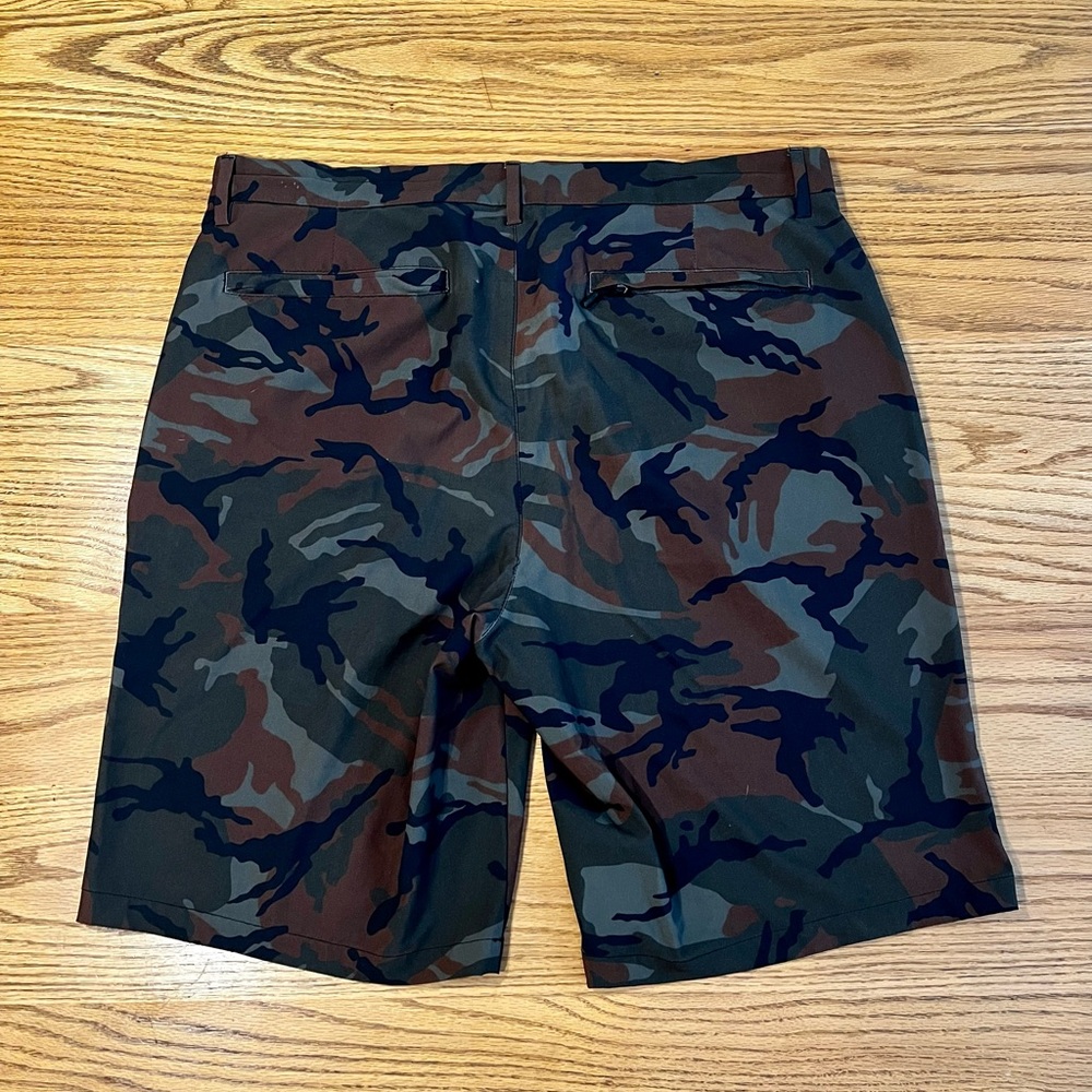 Old Navy Active camo shorts
